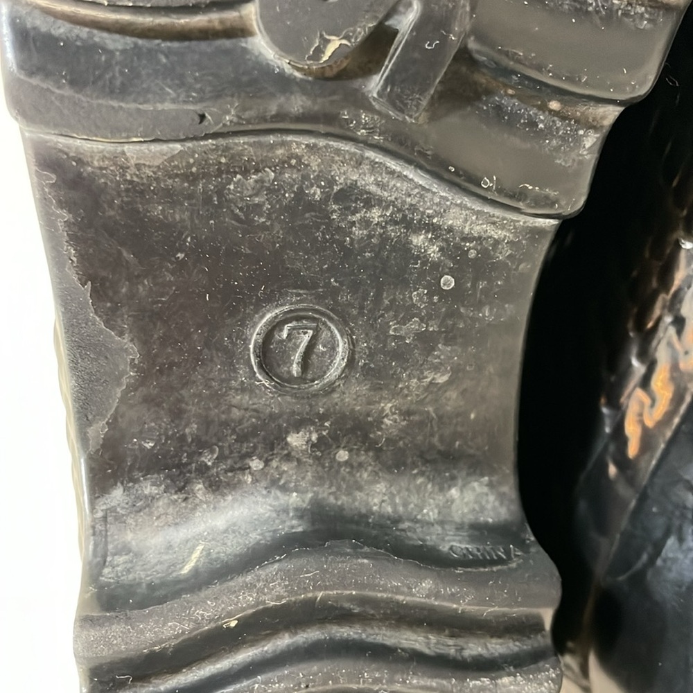 Stuart Weitzman black rubber snake embossed rain boots size 7 - Picture 6 of 8